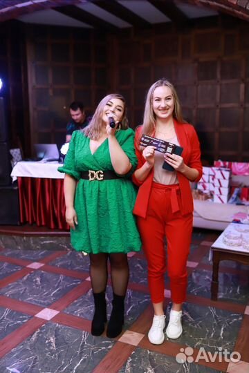 Ведущая и Диджей