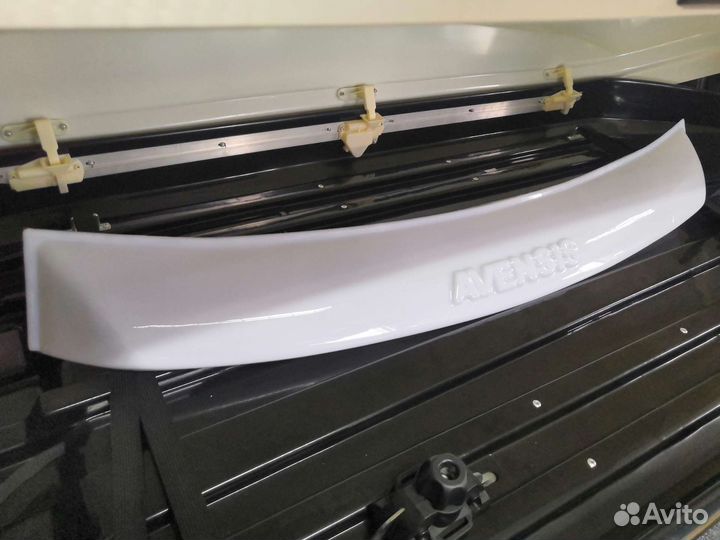 Козырек заднего стекла Toyota Avensis 2003-2008