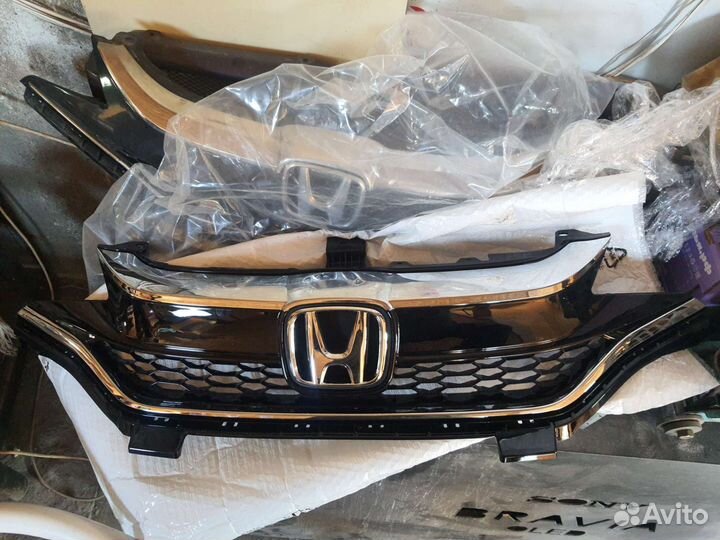 Решетка радиатора Хонда фит