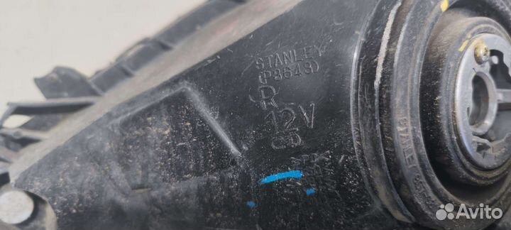 Фара правая Toyota Sienna 3