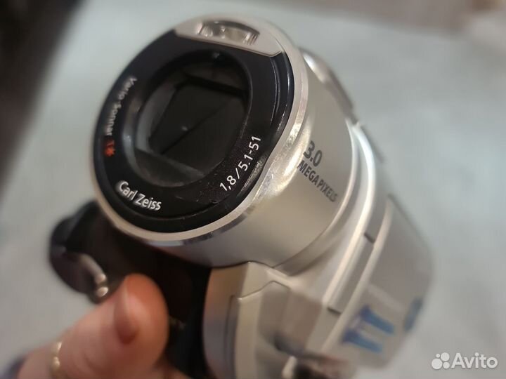 Sony DCR-DVD405 3-мегапиксельная DVD-видеокамера