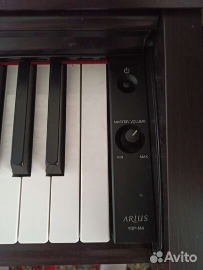 Yamaha ydp 144R цифровое фортепиано