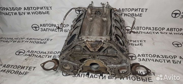 Блок двигателя с поршнями на BMW N63 4.4