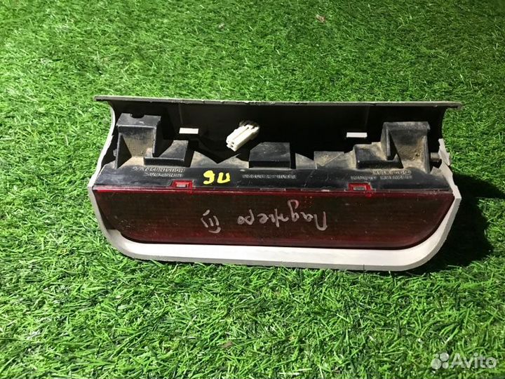 Фонарь задний стоп сигнал задний Mitsubishi Pajero