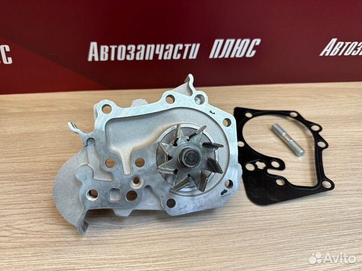 Водяной насос, помпа Renault Logan 1