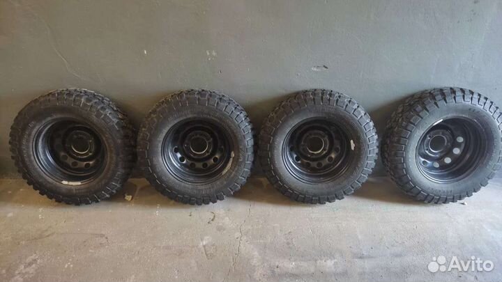 BFGoodrich Mud Terrain T/A KM2 215/75/15