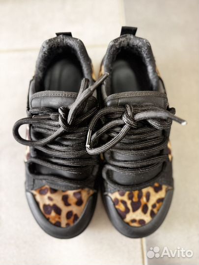 Кроссовки женские