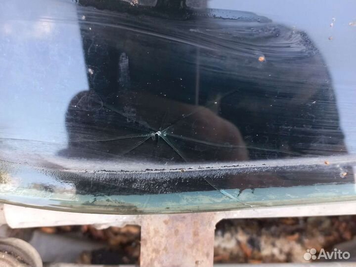 Лобовое стекло Nissan Tiida C11