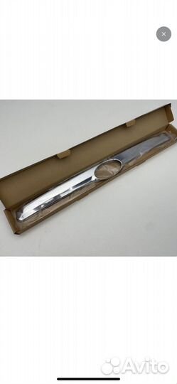 Хромированная накладка на заднюю дверь Subaru xv