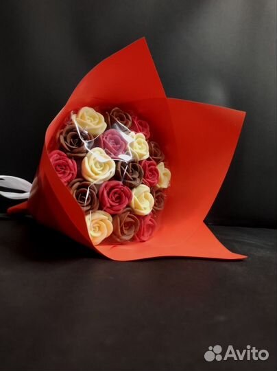 Букет -19 Роз из Настоящего, Бельгийского Шоколада