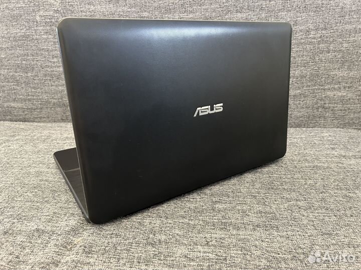 Asus 17.3 i3/8GB/SSD256/Nvidia820M 2GB