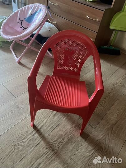 Детский пластиковый стул