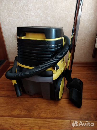 Пылесос с водяным фильтром Karcher DS 5600