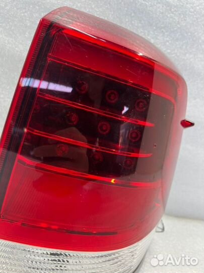 Фонарь наружный задний правый Toyota Land Cruiser