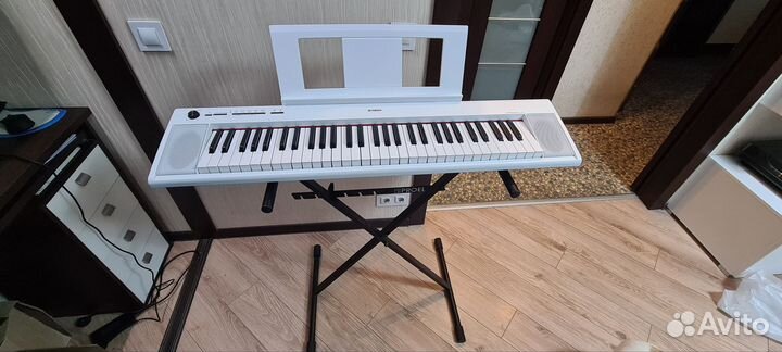 Электронное пианино Yamaha Piaggero np-12wh