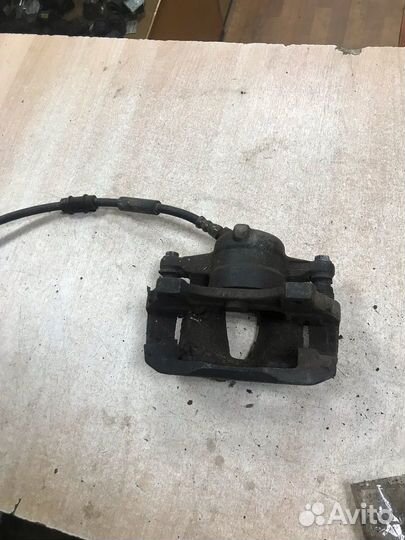 Fiat albea передний левый суппорт