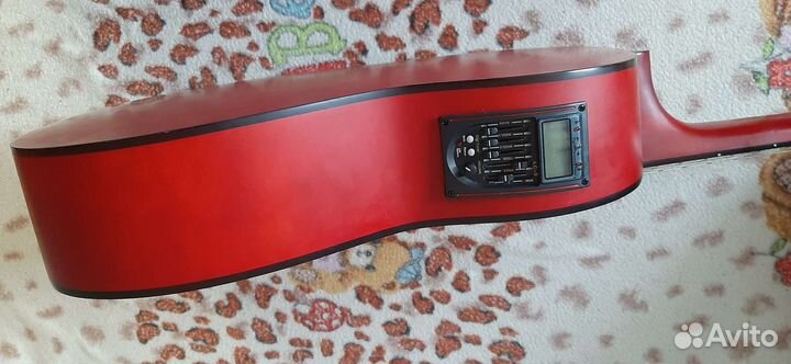 Гитара со встроенным тюнером