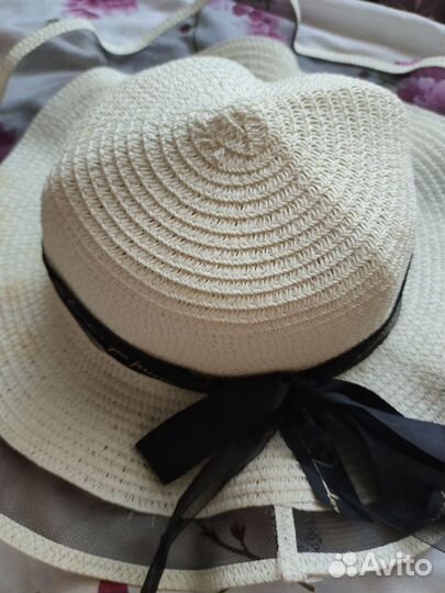 Соломенная шляпа с лентой