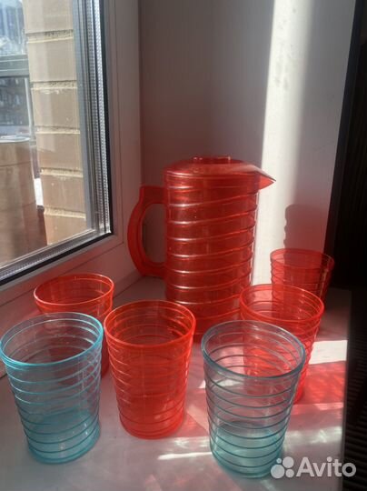 Кувшин со стаканами