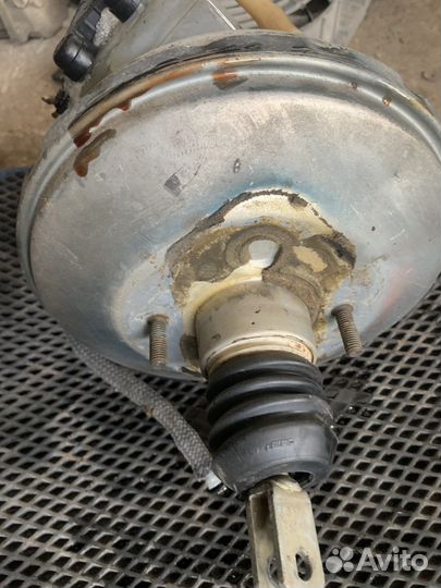 Вакуумный усилитель тормозов W201