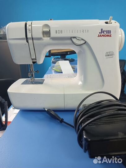 Швейная машинка Janome Jem