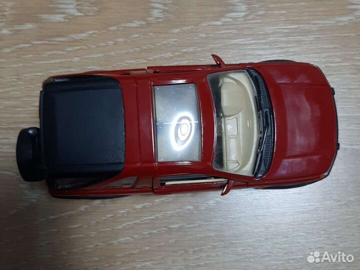 Коллекционная Машинка land rover freelander