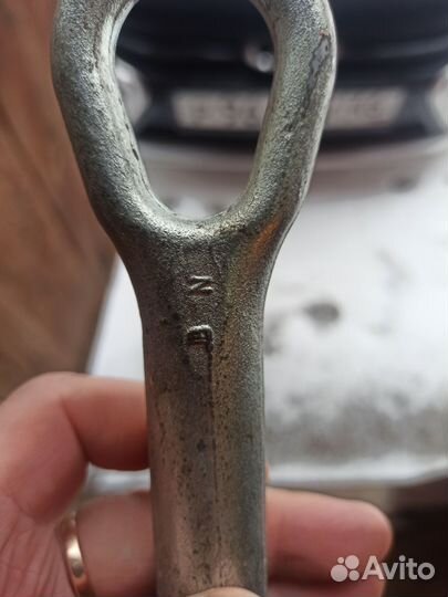 Буксировочная проушина мерседес