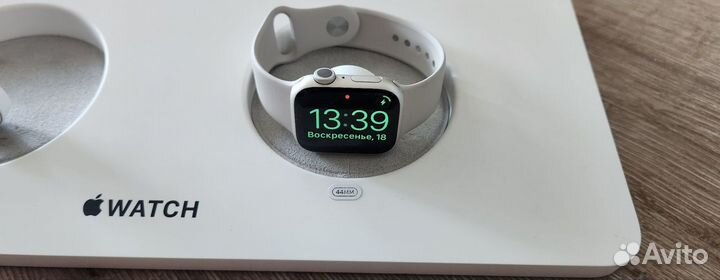 Стенд-зарядка для Apple Watch 44mm