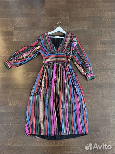 Платье в пайетках S