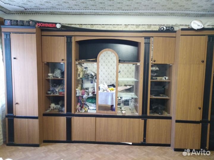 Стенка в большую комнату