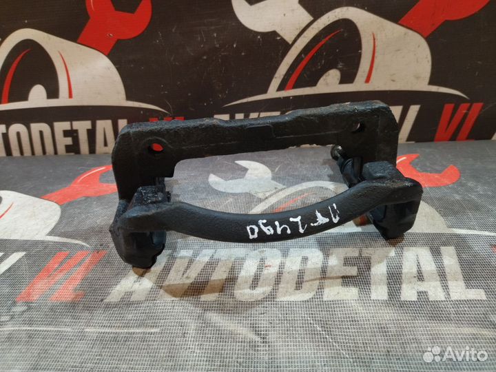 Скоба суппорта передняя Honda Civic 8 4D