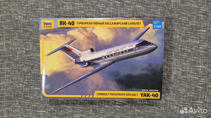 Сборная модель самолета як-40