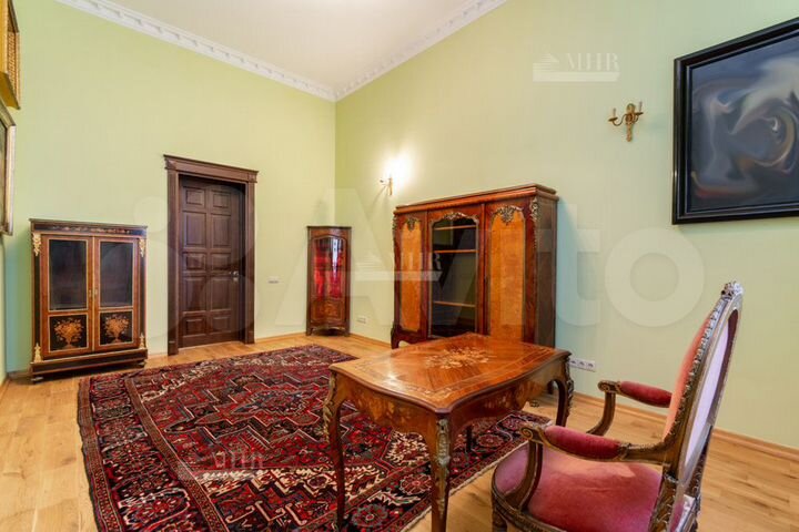 Дом 1000 м² на участке 15 сот.