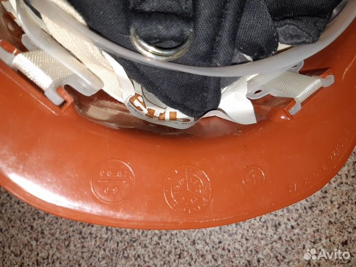 Продаю защитную каску 