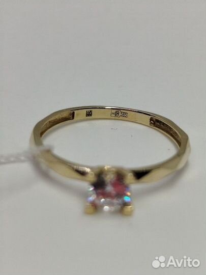 Золотое кольцо с камнем 18р