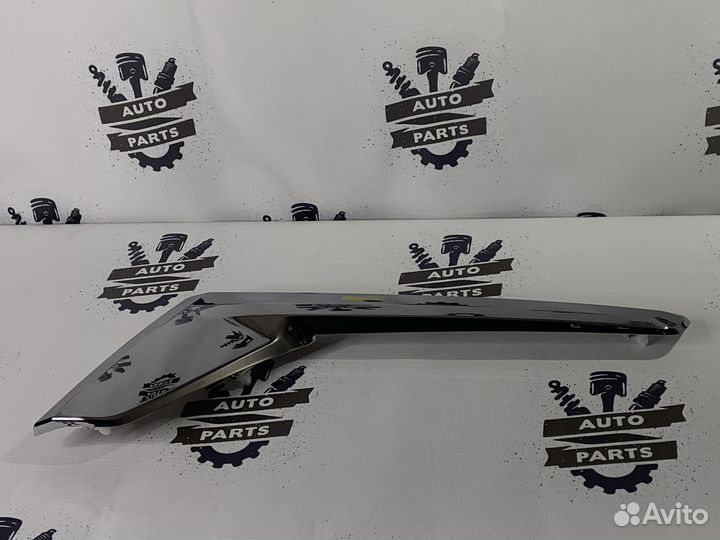 Молдинг фары Toyota Land Cruiser 200