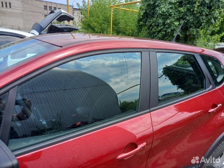 Стекло двери Renault Kaptur