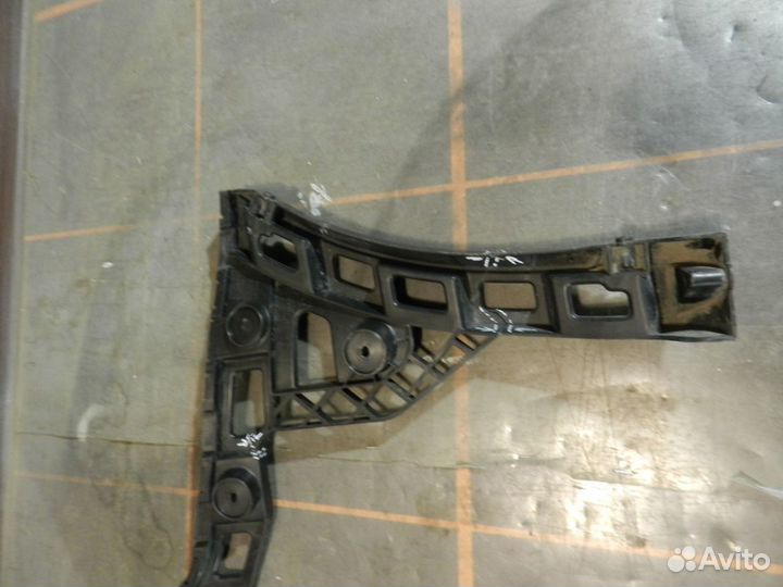 Кронштейн бампера заднего левый -Volkswagen Polo