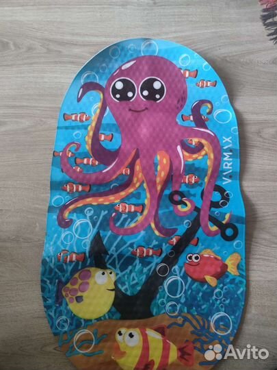 Резиновый коврик на присосках в ванну