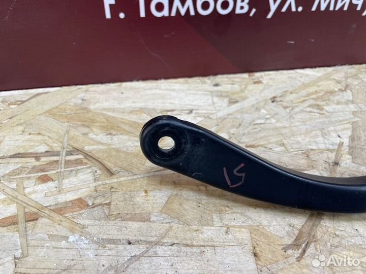 Поводок дворника левый Renault Logan