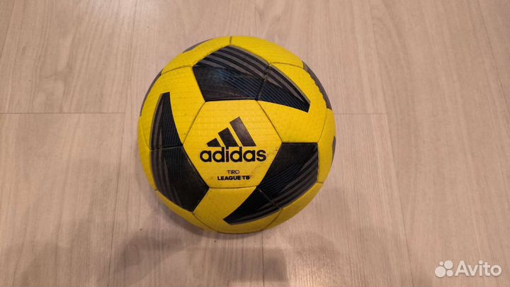 Футбольный мяч adidas tiro league tb