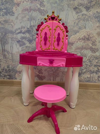 Детский туалетный столик