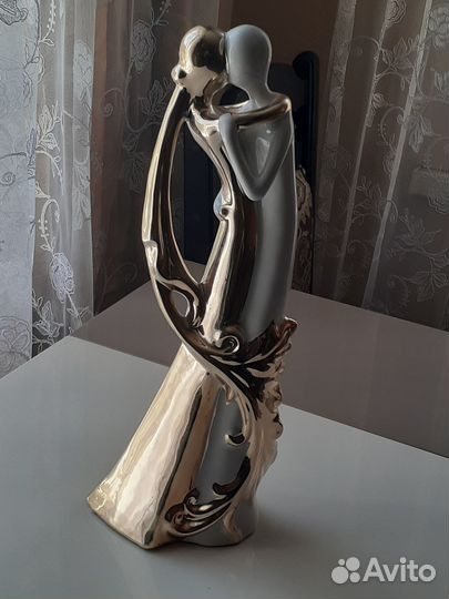 Статуэтка фарфор