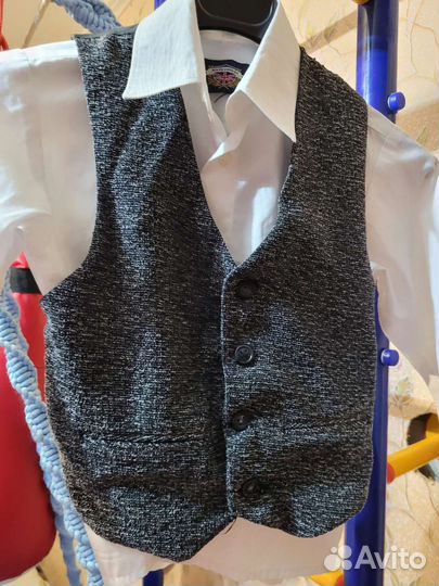 Рубашки и жилетка