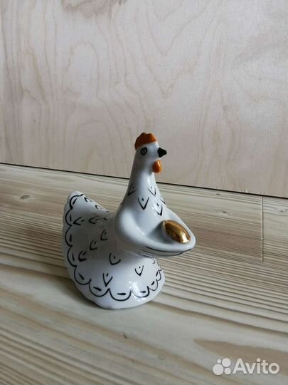 Курочка с яйцом вербилки