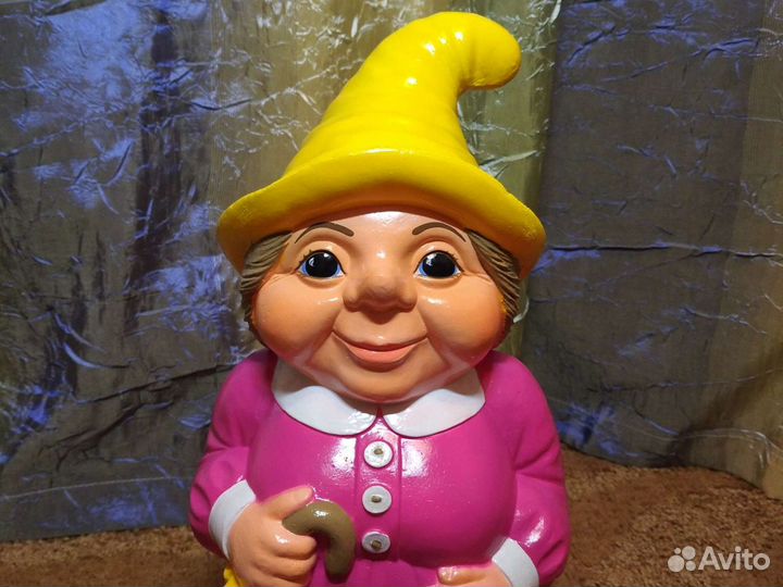 Садовая фигура Гномушка в красном