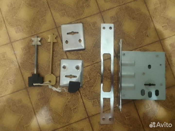Замок дверной 2 шт