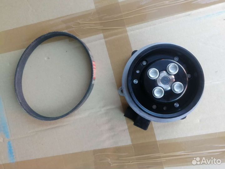 Помпа Насос водяной Volkswagen 1.4 03C121004J