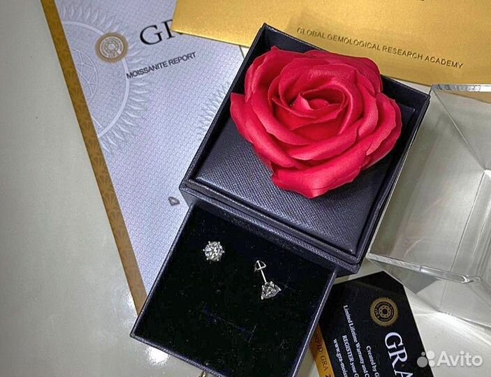 Серьги с муассанитами