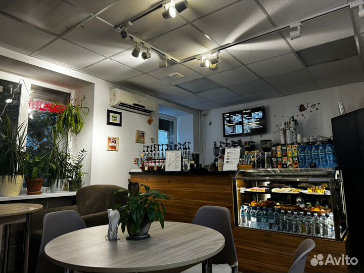 Бариста в кофейню